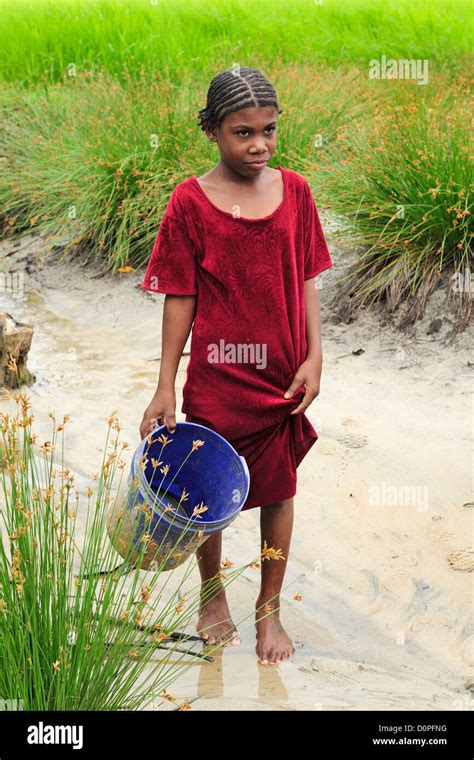 African Village Girls FIRST TIME EVER on the Beach ...